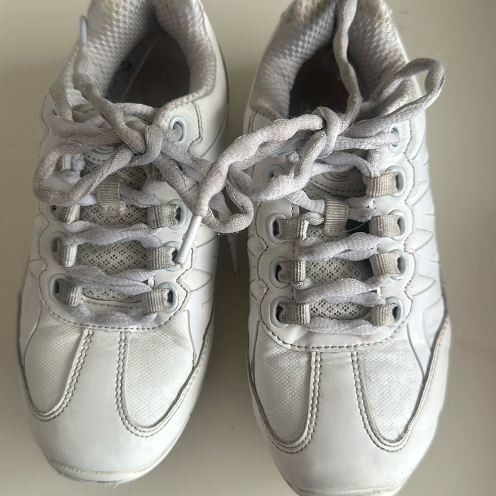 Chassis cheer shoes